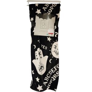 DECO Black and White Ouija Themed Halloween Thick Plush Throw 50 x 70", NWT.